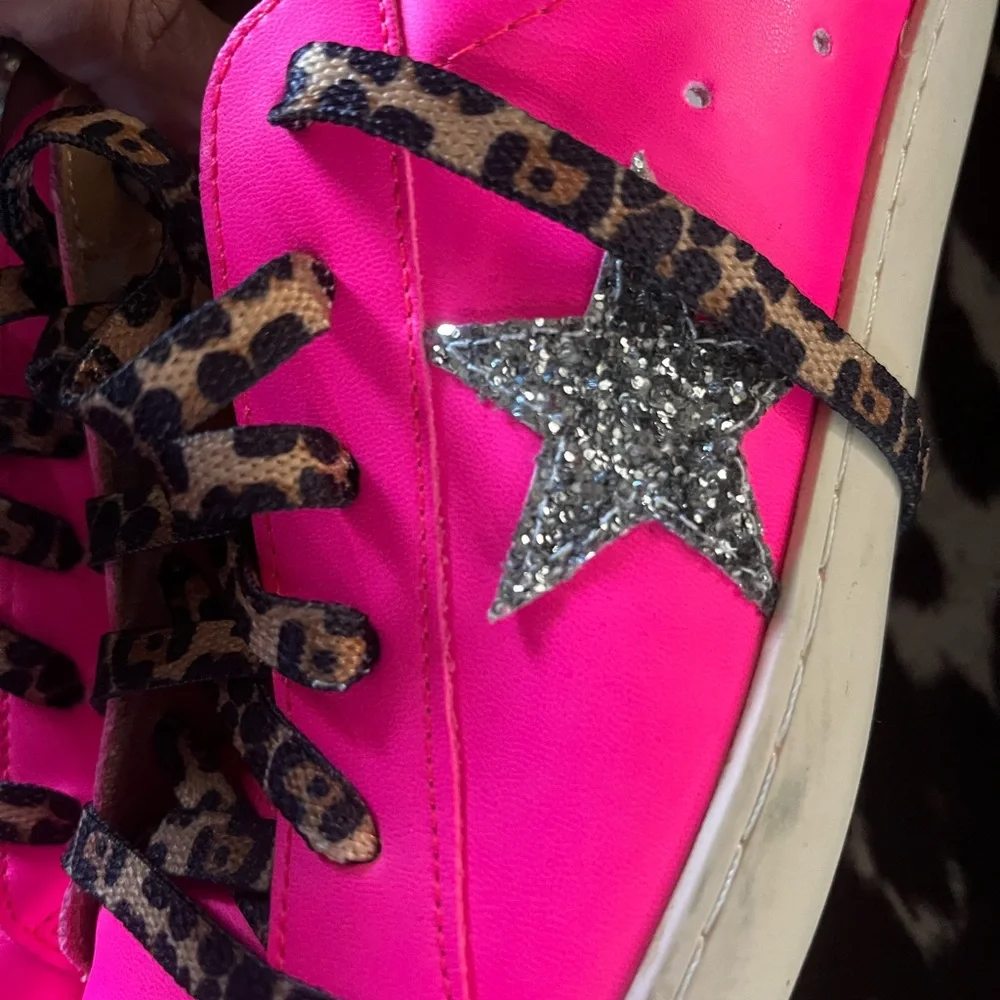 Women’s Neon Pink Glitter Star Low-Top Sneakers - Picture 3 of 4